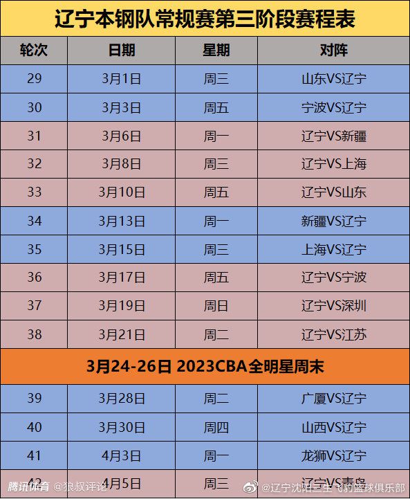 莫提西亚·亚当斯的面色苍白而且死气沉沉，而她的丈夫戈麦斯则热情、性欲旺盛，仿佛是一个恋尸狂，这种对照在剧中也被反复表现出来不知是什么原因，电视网的审查机构接受了电视剧对于性的暗示，而要是在其他地方，这些暗示是肯定会被剪掉的。